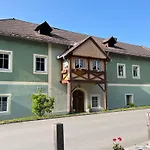 Apartment Park Kertes Haz A Park Mellett Gyoenyoeru Kilatassal Dog Friendly Garden House With A Wonderful View Next To The Park Murau