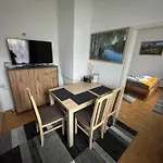 Park Kertes Haz A Park Mellett Gyoenyoeru Kilatassal Dog Friendly Garden House With A Wonderful View Next To The Park *
