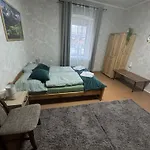 Apartment Park Kertes Haz A Park Mellett Gyoenyoeru Kilatassal Dog Friendly Garden House With A Wonderful View Next To The Park