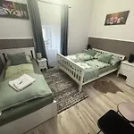 Park Kertes Haz A Park Mellett Gyoenyoeru Kilatassal Dog Friendly Garden House With A Wonderful View Next To The Park * Murau