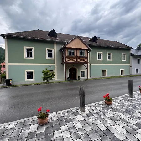 Park Apartmanhaz - Kertes Haz A Park Mellett Gyoenyoeru Kilatassal