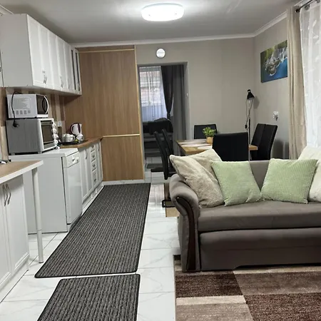 Park Kertes Haz Koezpontjaban Gyoenyoeru Kilatassal Dog Friendly Garden House With A Wonderful View In Centre Apartment Murau