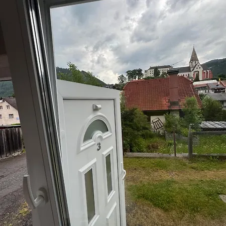 Park Apartmanhaz - Kertes Haz A Park Mellett Gyoenyoeru Kilatassal Murau