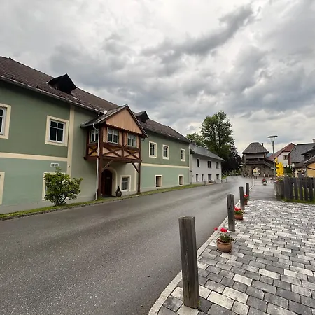 Apartment Park Apartmanhaz - Kertes Haz A Park Mellett Gyoenyoeru Kilatassal