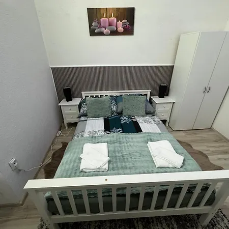 Apartment Park Apartmanhaz - Kertes Haz A Park Mellett Gyoenyoeru Kilatassal Murau
