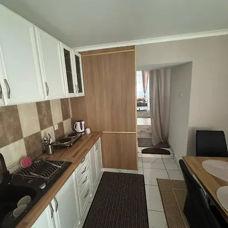 Apartment Park Apartmanhaz - Kertes Haz A Park Mellett Gyoenyoeru Kilatassal