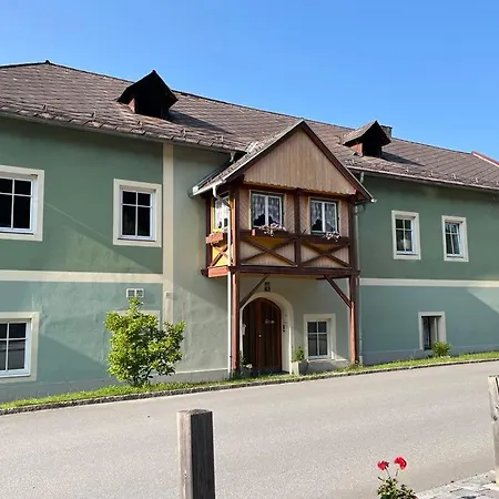 Lejlighed Park Kertes Haz A Park Mellett Gyoenyoeru Kilatassal Dog Friendly Garden House With A Wonderful View Next To The Park Murau