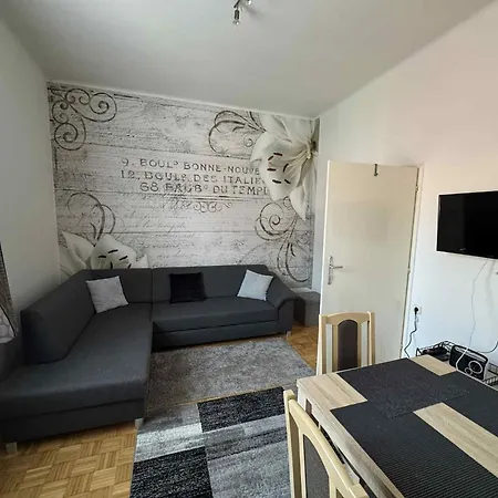 Park Apartmanhaz - Kertes Haz A Park Mellett Gyoenyoeru Kilatassal
