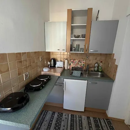 Park Apartmanhaz - Kertes Haz A Park Mellett Gyoenyoeru Kilatassal Apartment