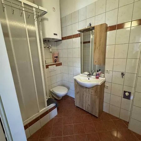 Park Apartmanhaz - Kertes Haz A Park Mellett Gyoenyoeru Kilatassal Apartment