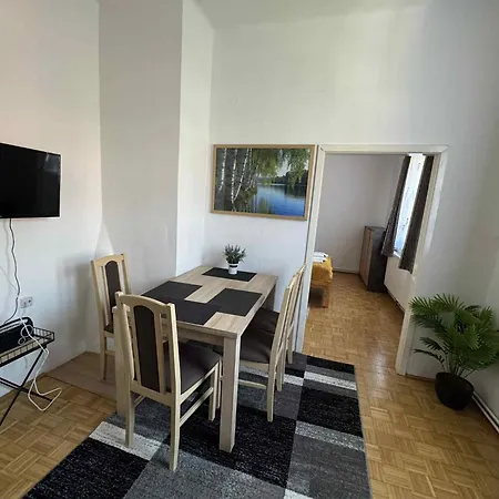 Park Apartmanhaz - Kertes Haz A Park Mellett Gyoenyoeru Kilatassal *