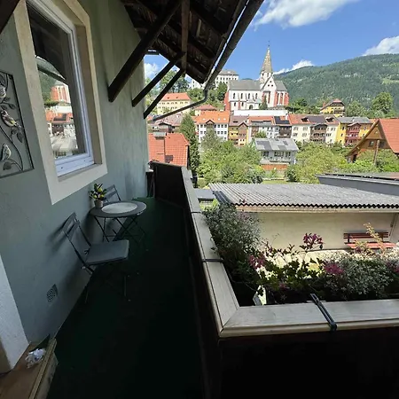 Park Apartmanhaz - Kertes Haz A Park Mellett Gyoenyoeru Kilatassal * Murau