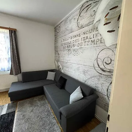 Apartment Park Apartmanhaz - Kertes Haz A Park Mellett Gyoenyoeru Kilatassal Murau
