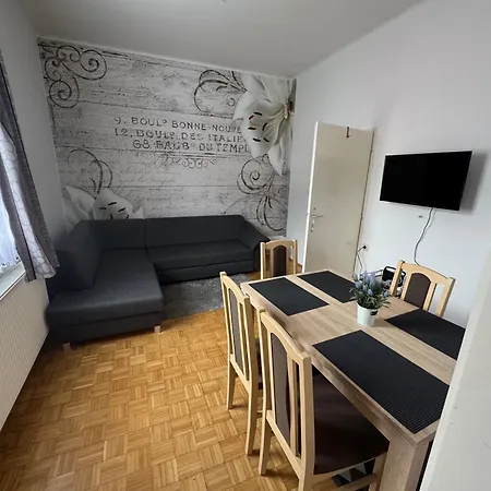 Apartment Park Apartmanhaz - Kertes Haz A Park Mellett Gyoenyoeru Kilatassal Murau