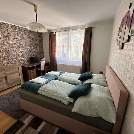 Park Kertes Haz Koezpontjaban Gyoenyoeru Kilatassal Dog Friendly Garden House With A Wonderful View In Centre Apartment Murau