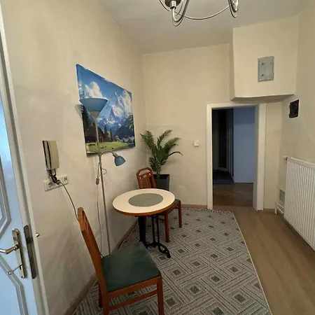 Park Apartmanhaz - Kertes Haz A Park Mellett Gyoenyoeru Kilatassal *