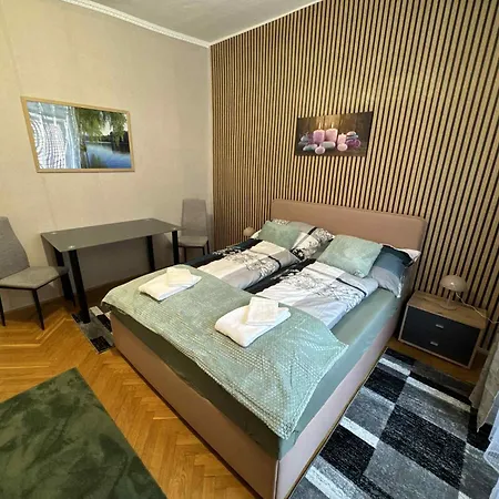 Apartment Park Apartmanhaz - Kertes Haz A Park Mellett Gyoenyoeru Kilatassal