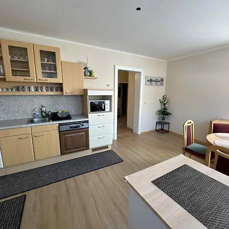 Apartment Park Apartmanhaz - Kertes Haz A Park Mellett Gyoenyoeru Kilatassal *