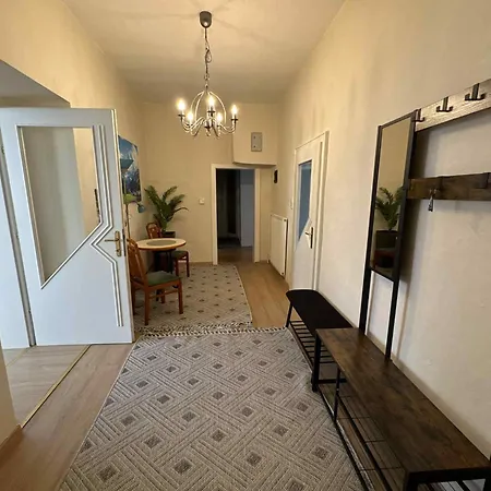 Park Apartmanhaz - Kertes Haz A Park Mellett Gyoenyoeru Kilatassal * Murau