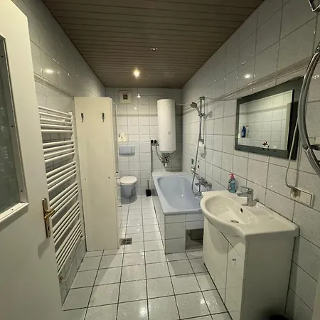 Park Apartmanhaz - Kertes Haz A Park Mellett Gyoenyoeru Kilatassal