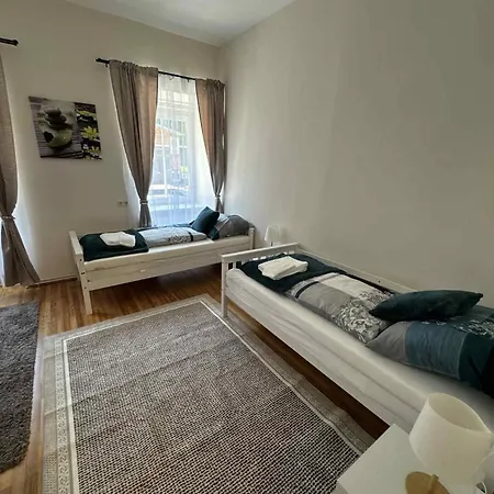 Park Apartmanhaz - Kertes Haz A Park Mellett Gyoenyoeru Kilatassal Apartment Murau