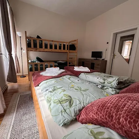 Park Kertes Haz Koezpontjaban Gyoenyoeru Kilatassal Dog Friendly Garden House With A Wonderful View In Centre Murau