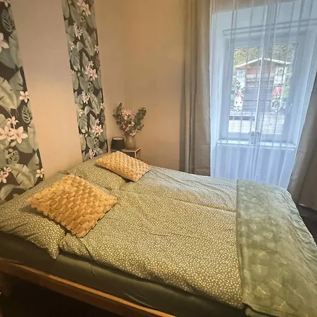Park Kertes Haz Koezpontjaban Gyoenyoeru Kilatassal Dog Friendly Garden House With A Wonderful View In Centre Apartment Murau