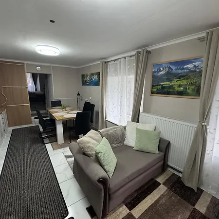 Park Kertes Haz Koezpontjaban Gyoenyoeru Kilatassal Dog Friendly Garden House With A Wonderful View In Centre