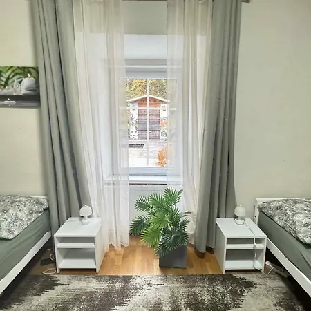 Park Kertes Haz A Park Mellett Gyoenyoeru Kilatassal Dog Friendly Garden House With A Wonderful View Next To The Park Apartment