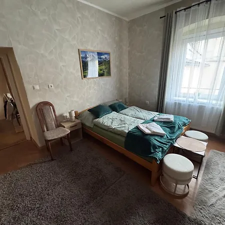 Park Kertes Haz Koezpontjaban Gyoenyoeru Kilatassal Dog Friendly Garden House With A Wonderful View In Centre Apartment Murau