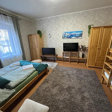 Park Kertes Haz A Park Mellett Gyoenyoeru Kilatassal Dog Friendly Garden House With A Wonderful View Next To The Park *