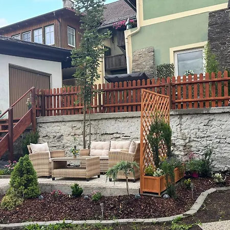 Apartment Park Kertes Haz Koezpontjaban Gyoenyoeru Kilatassal Dog Friendly Garden House With A Wonderful View In Centre