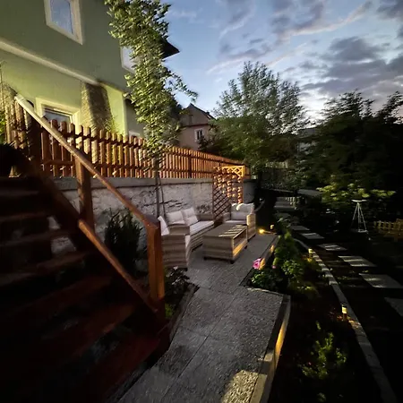 Park Kertes Haz Koezpontjaban Gyoenyoeru Kilatassal Dog Friendly Garden House With A Wonderful View In Centre *