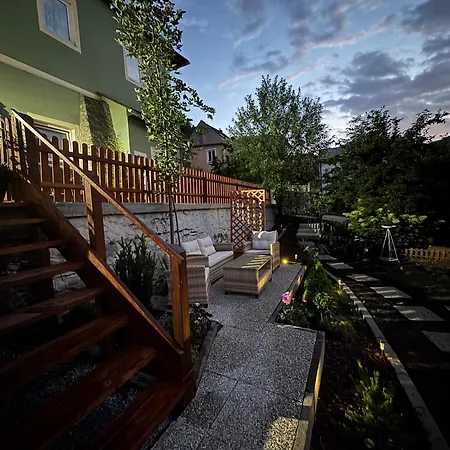 Park Kertes Haz Koezpontjaban Gyoenyoeru Kilatassal Dog Friendly Garden House With A Wonderful View In Centre Apartment