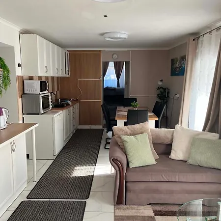 Park Kertes Haz Koezpontjaban Gyoenyoeru Kilatassal Dog Friendly Garden House With A Wonderful View In Centre Apartment