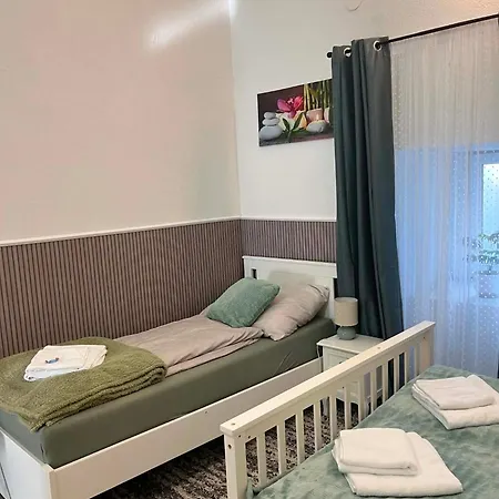 Apartment Park Kertes Haz Koezpontjaban Gyoenyoeru Kilatassal Dog Friendly Garden House With A Wonderful View In Centre *