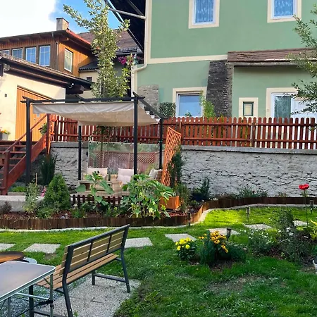 Park Kertes Haz Koezpontjaban Gyoenyoeru Kilatassal Dog Friendly Garden House With A Wonderful View In Centre Appartement Murau
