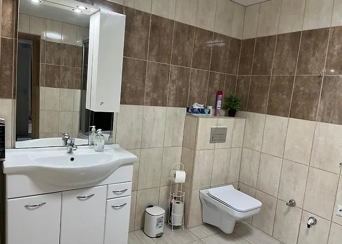 Park Kertes Haz A Park Mellett Gyoenyoeru Kilatassal Dog Friendly Garden House With A Wonderful View Next To The Park Διαμέρισμα *