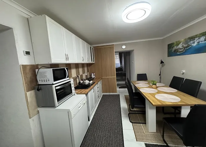 Park Kertes Haz A Park Mellett Gyoenyoeru Kilatassal Dog Friendly Garden House With A Wonderful View Next To The Park Διαμέρισμα Murau