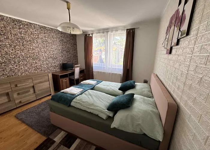 Park Kertes Haz A Park Mellett Gyoenyoeru Kilatassal Dog Friendly Garden House With A Wonderful View Next To The Park Διαμέρισμα Murau