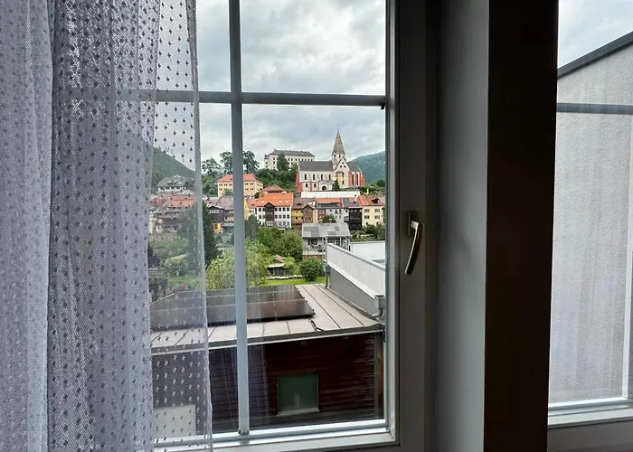 Park Kertes Haz A Park Mellett Gyoenyoeru Kilatassal Dog Friendly Garden House With A Wonderful View Next To The Park Διαμέρισμα