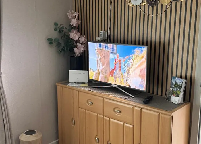 Park Kertes Haz A Park Mellett Gyoenyoeru Kilatassal Dog Friendly Garden House With A Wonderful View Next To The Park Διαμέρισμα *