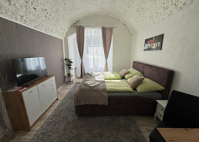 Park Kertes Haz A Park Mellett Gyoenyoeru Kilatassal Dog Friendly Garden House With A Wonderful View Next To The Park