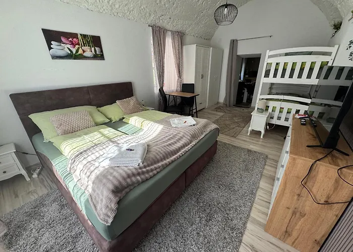 Apartamento Park Kertes Ház A Park Mellett Gyönyörű Kilátással Dog Friendly Garden House With A Wonderful View Next To The Park