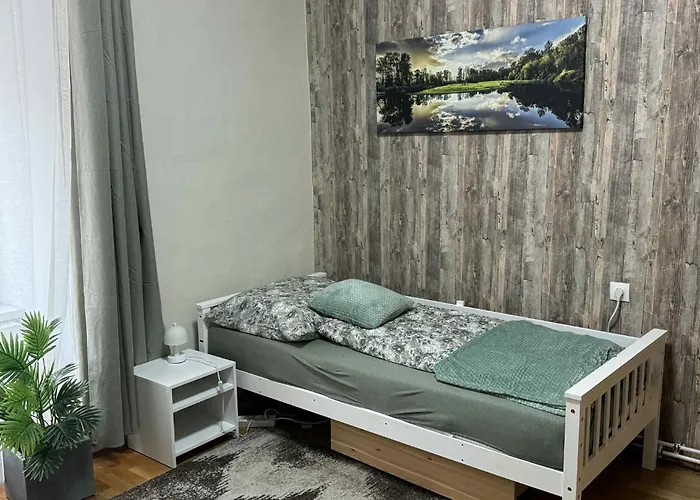 Park Kertes Haz A Park Mellett Gyoenyoeru Kilatassal Dog Friendly Garden House With A Wonderful View Next To The Park Διαμέρισμα *