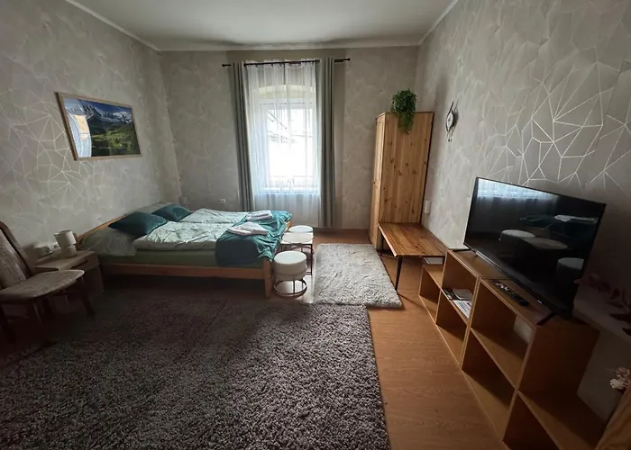 Διαμέρισμα Park Kertes Haz A Park Mellett Gyoenyoeru Kilatassal Dog Friendly Garden House With A Wonderful View Next To The Park Murau